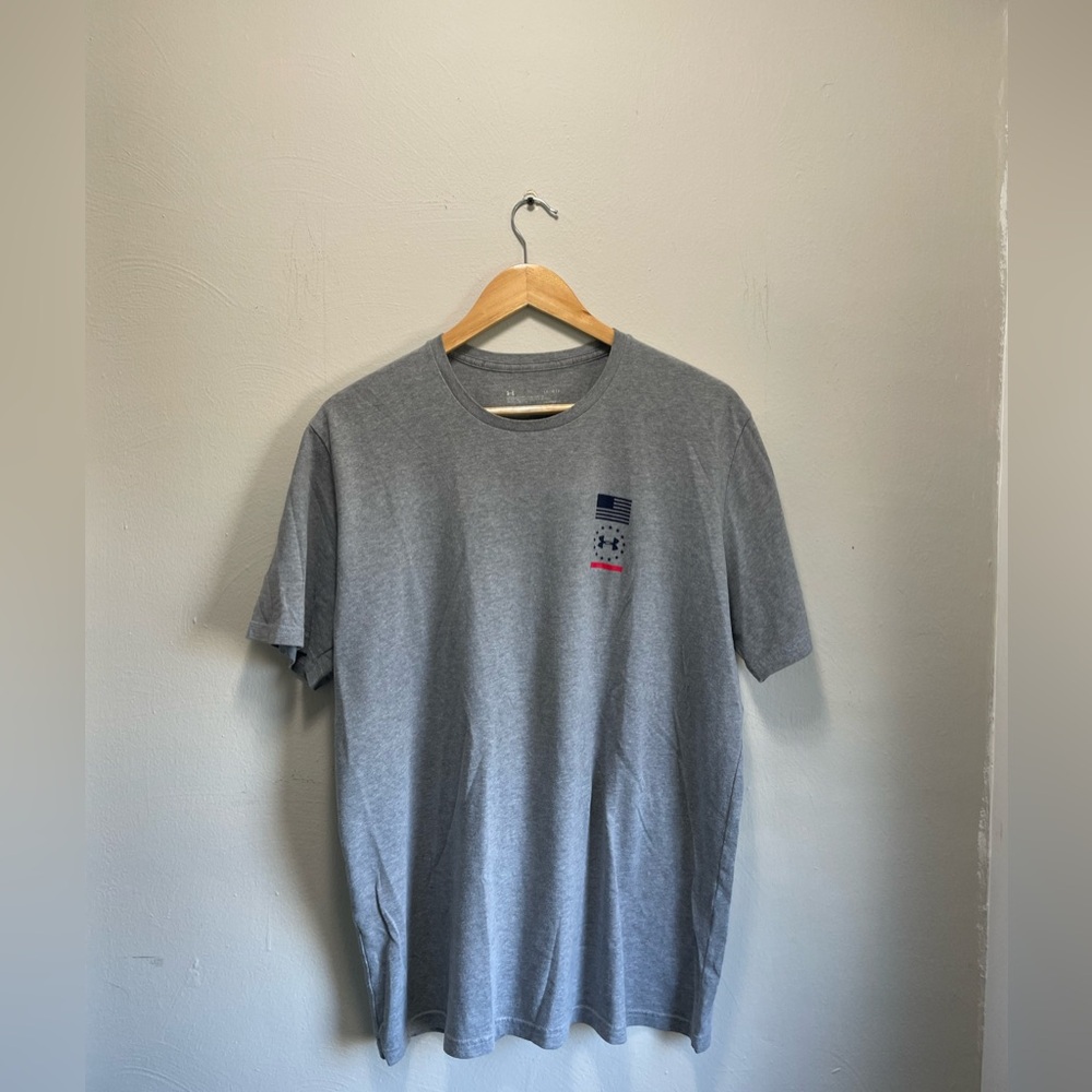 Mens Under Armor Large Shirt